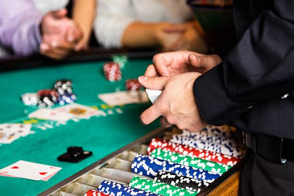 Try Live Dealer Games with an online casino Singapore for Casino Fans